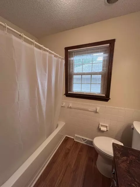 Bath - 3233 S Jefferson Ave, Springfield, MO 65807 photo 3 of 5