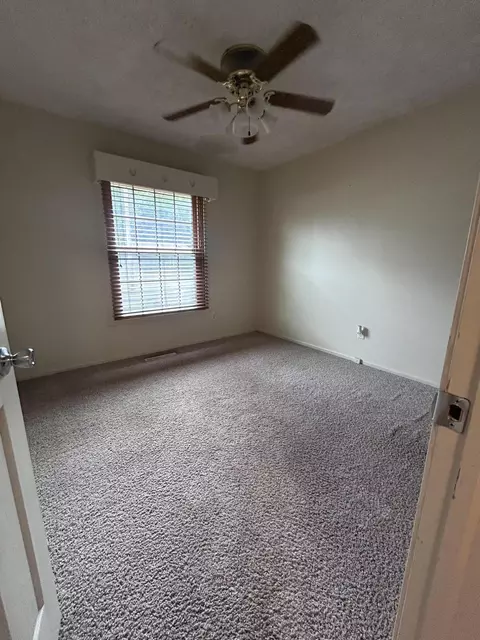 Bedroom - 3233 S Jefferson Ave, Springfield, MO 65807 photo 5 of 7