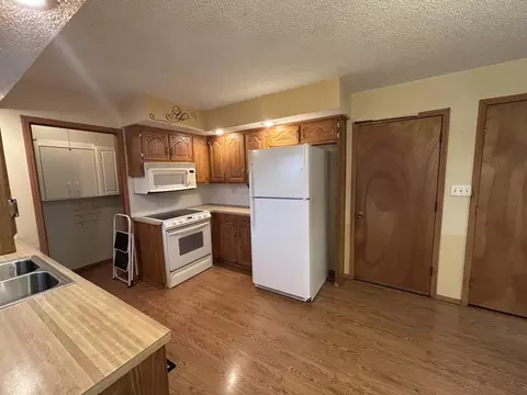 Kitchen - 3233 S Jefferson Ave, Springfield, MO 65807 photo 3 of 3