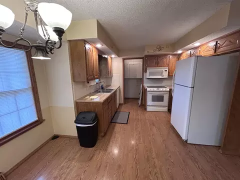 Kitchen - 3233 S Jefferson Ave, Springfield, MO 65807 photo 2 of 3