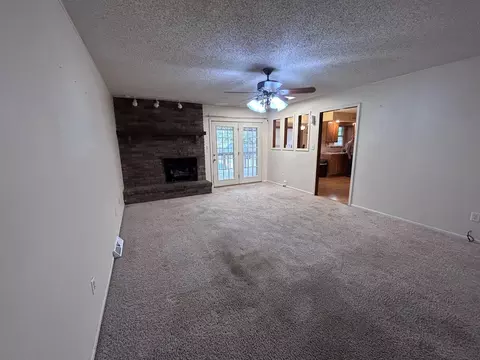 Living - 3233 S Jefferson Ave, Springfield, MO 65807 photo 2 of 6
