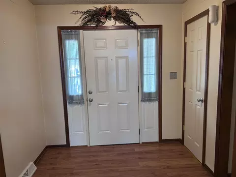 Entry Way - 3233 S Jefferson Ave, Springfield, MO 65807 photo 1 of 3