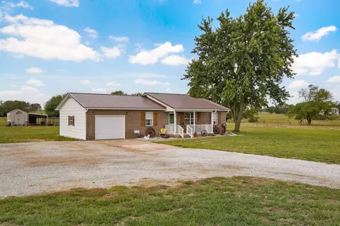 21721 Lawrence 2172, Aurora, MO 65605