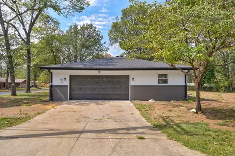 Exterior - 1025 W Vancouver St, Springfield, MO 65803 photo 5 of 10