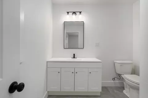 Bath - 1025 W Vancouver St, Springfield, MO 65803 photo 1 of 4