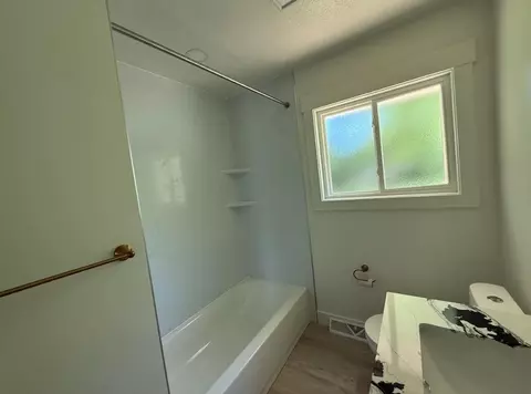 Bath - 928 Walnut Lawn Ct, Springfield, MO 65807 photo 1 of 3