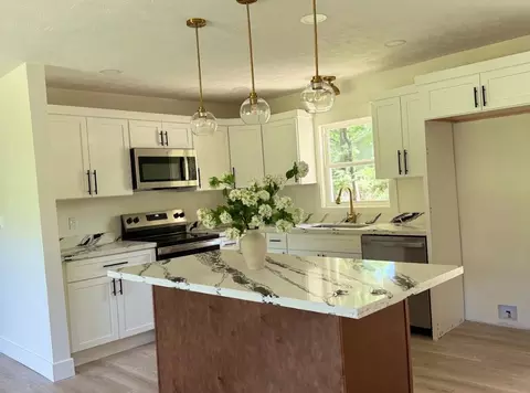 Kitchen - 928 Walnut Lawn Ct, Springfield, MO 65807 photo 2 of 2