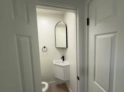Bath - 928 Walnut Lawn Ct, Springfield, MO 65807 photo 3 of 3