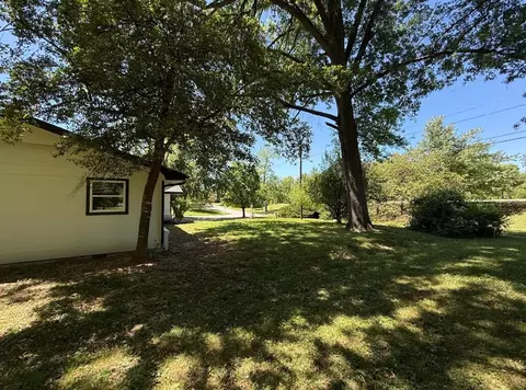 Exterior - 928 Walnut Lawn Ct, Springfield, MO 65807 photo 6 of 10