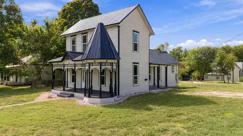313 N Spruce St, Pierce City, MO 65723