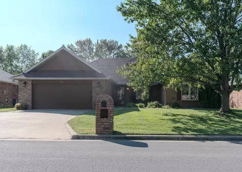 Exterior - 511 N Clover Ct, Nixa, MO 65714 photo 3 of 9