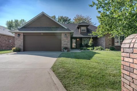 Exterior - 511 N Clover Ct, Nixa, MO 65714 photo 2 of 9