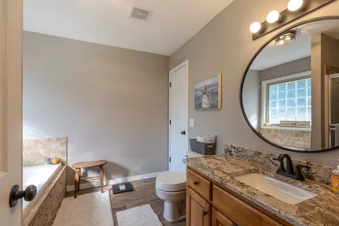 Bath - 511 N Clover Ct, Nixa, MO 65714 photo 2 of 2