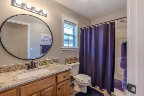 Bath - 511 N Clover Ct, Nixa, MO 65714 photo 1 of 2