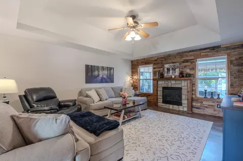 Living - 511 N Clover Ct, Nixa, MO 65714 photo 2 of 3