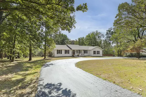 1128 E 425th Rd, Bolivar, MO 65613