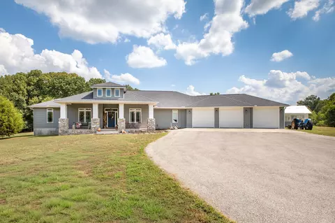1125 Honeysuckle St, Lowell, AR 72745