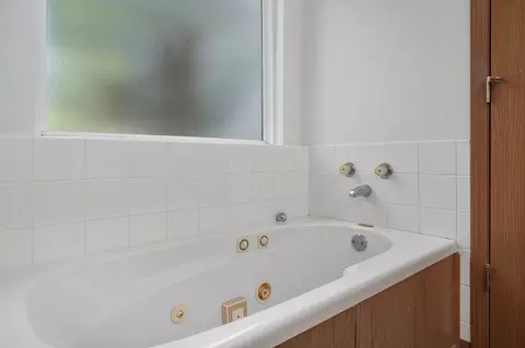 Bath - 292 Canopy Dr, Spokane, MO 65754 photo 2 of 3