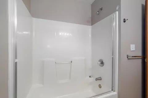 Bath - 292 Canopy Dr, Spokane, MO 65754 photo 3 of 3