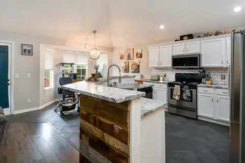Kitchen - 1302 W Turnberry Blvd, Ozark, MO 65721 photo 2 of 7