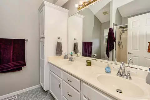 Bath - 1302 W Turnberry Blvd, Ozark, MO 65721 photo 1 of 3