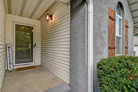 Exterior - 1302 W Turnberry Blvd, Ozark, MO 65721 photo 4 of 14