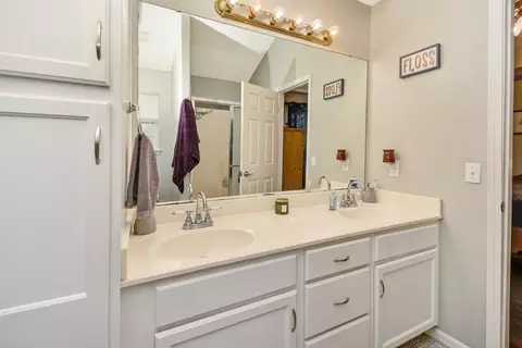 Bath - 1302 W Turnberry Blvd, Ozark, MO 65721 photo 2 of 3