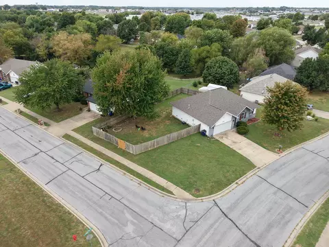 View/Area - 1302 W Turnberry Blvd, Ozark, MO 65721 photo 2 of 3