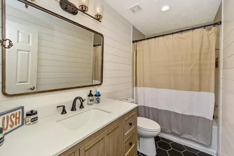 Bath - 1302 W Turnberry Blvd, Ozark, MO 65721 photo 3 of 3