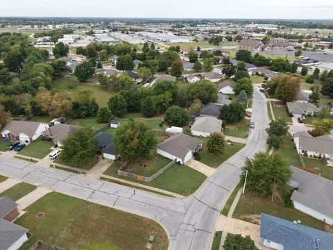View/Area - 1302 W Turnberry Blvd, Ozark, MO 65721 photo 3 of 3