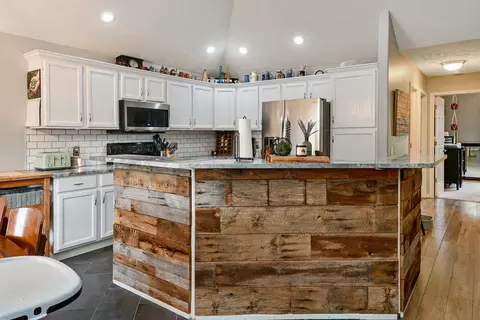 Kitchen - 1302 W Turnberry Blvd, Ozark, MO 65721 photo 4 of 7