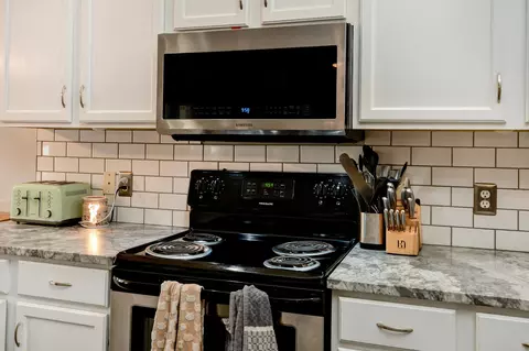 Kitchen - 1302 W Turnberry Blvd, Ozark, MO 65721 photo 5 of 7