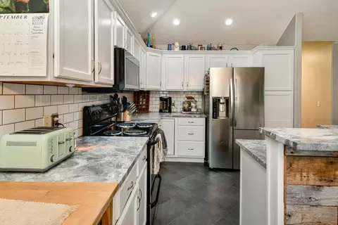 Kitchen - 1302 W Turnberry Blvd, Ozark, MO 65721 photo 3 of 7