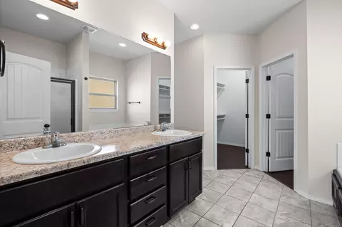 Bath - 3120 N Marion Ave, Springfield, MO 65803 photo 1 of 3