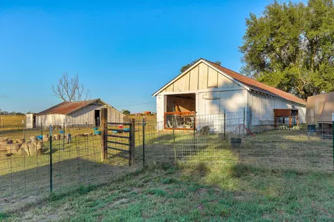 Exterior - 815 E Dade 202, Everton, MO 65646 photo 1 of 8
