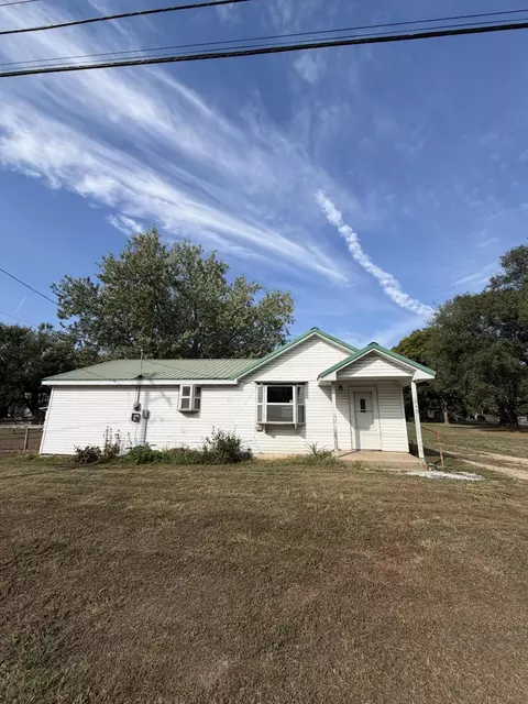 1049 S Hudson Ave, Aurora, MO 65605