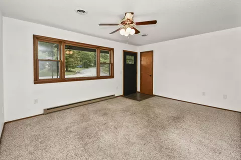 Living - 546 Massey St, Marshfield, MO 65706 photo 1 of 2