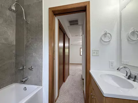 Bath - 546 Massey St, Marshfield, MO 65706 photo 1 of 4