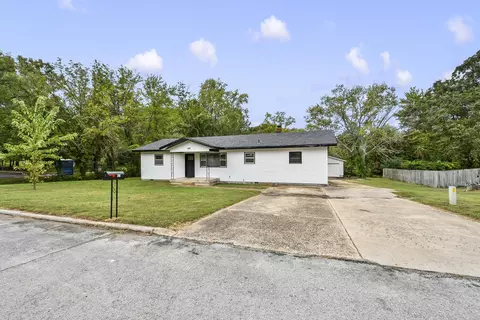 Exterior - 546 Massey St, Marshfield, MO 65706 photo 3 of 9