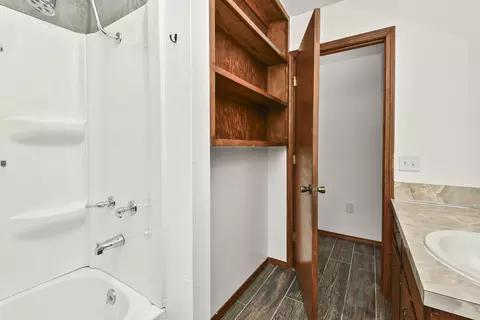 Bath - 546 Massey St, Marshfield, MO 65706 photo 4 of 4