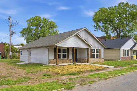 318 W Daugherty St, Carterville, MO 64835