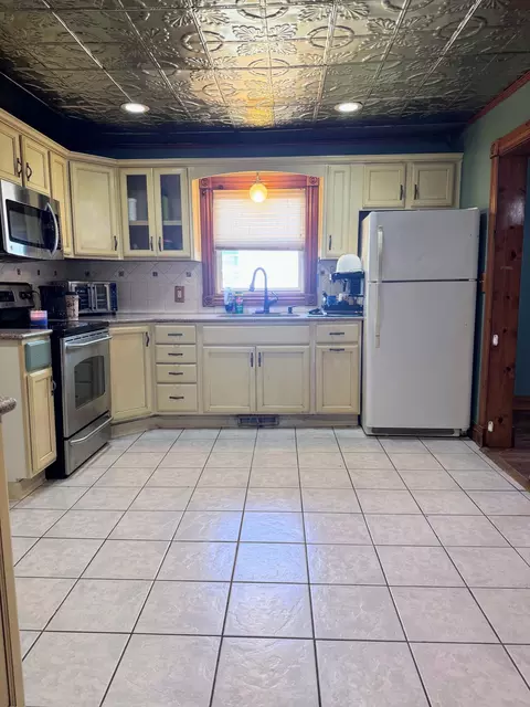 Kitchen - 1125 S Main Ave, Springfield, MO 65807 photo 2 of 9