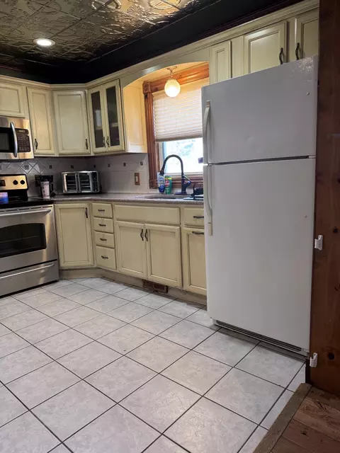 Kitchen - 1125 S Main Ave, Springfield, MO 65807 photo 4 of 9