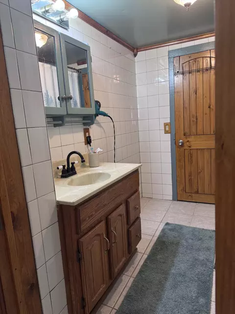 Bath - 1125 S Main Ave, Springfield, MO 65807 photo 3 of 3