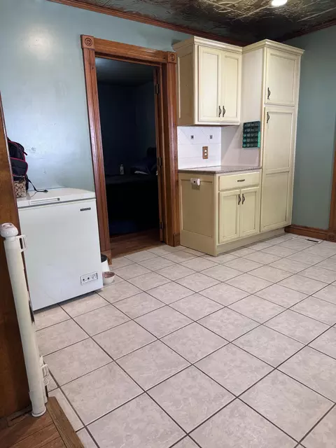 Kitchen - 1125 S Main Ave, Springfield, MO 65807 photo 7 of 9