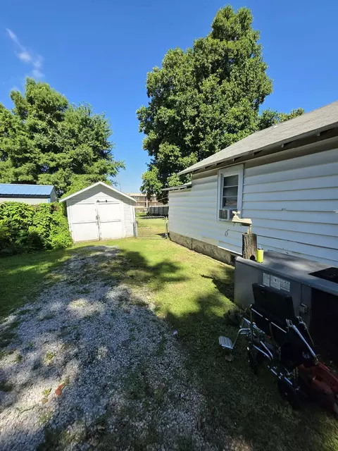 Exterior - 1125 S Main Ave, Springfield, MO 65807 photo 8 of 11