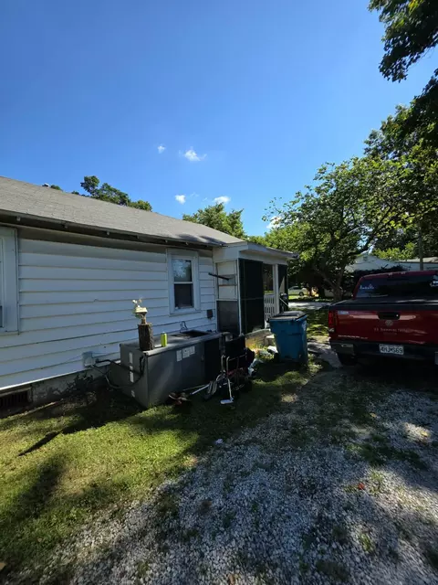 Exterior - 1125 S Main Ave, Springfield, MO 65807 photo 9 of 11