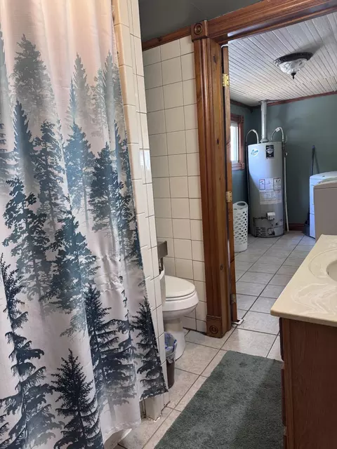 Bath - 1125 S Main Ave, Springfield, MO 65807 photo 1 of 3