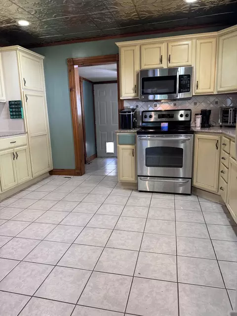 Kitchen - 1125 S Main Ave, Springfield, MO 65807 photo 3 of 9