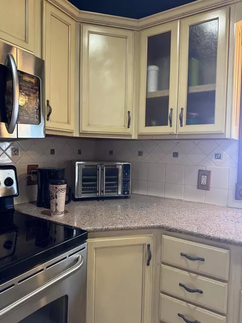 Kitchen - 1125 S Main Ave, Springfield, MO 65807 photo 8 of 9